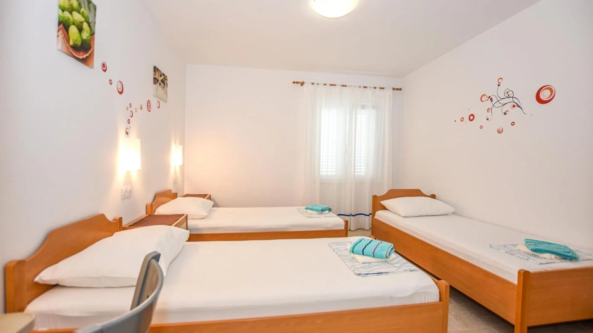 Apartments Neve - 50 M From Beach Mandre 0*,