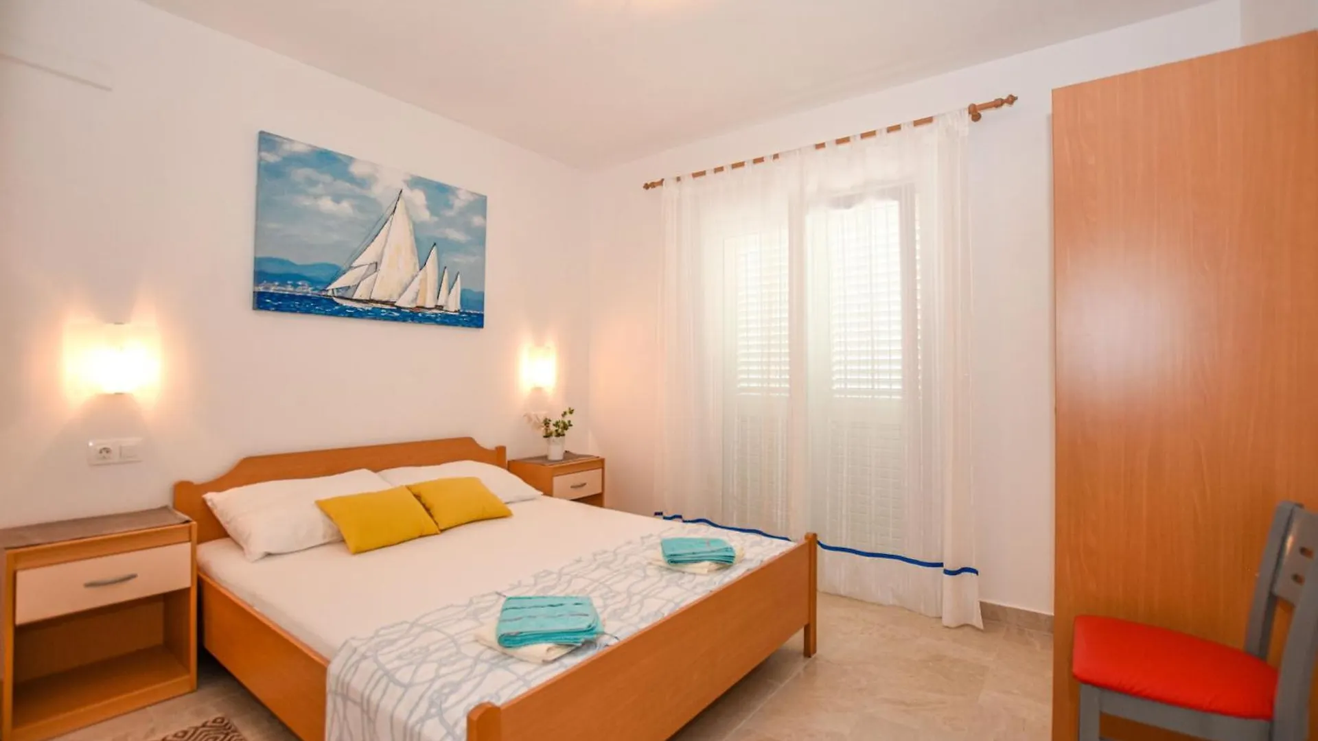 Apartments Neve - 50 M From Beach Mandre 0*,