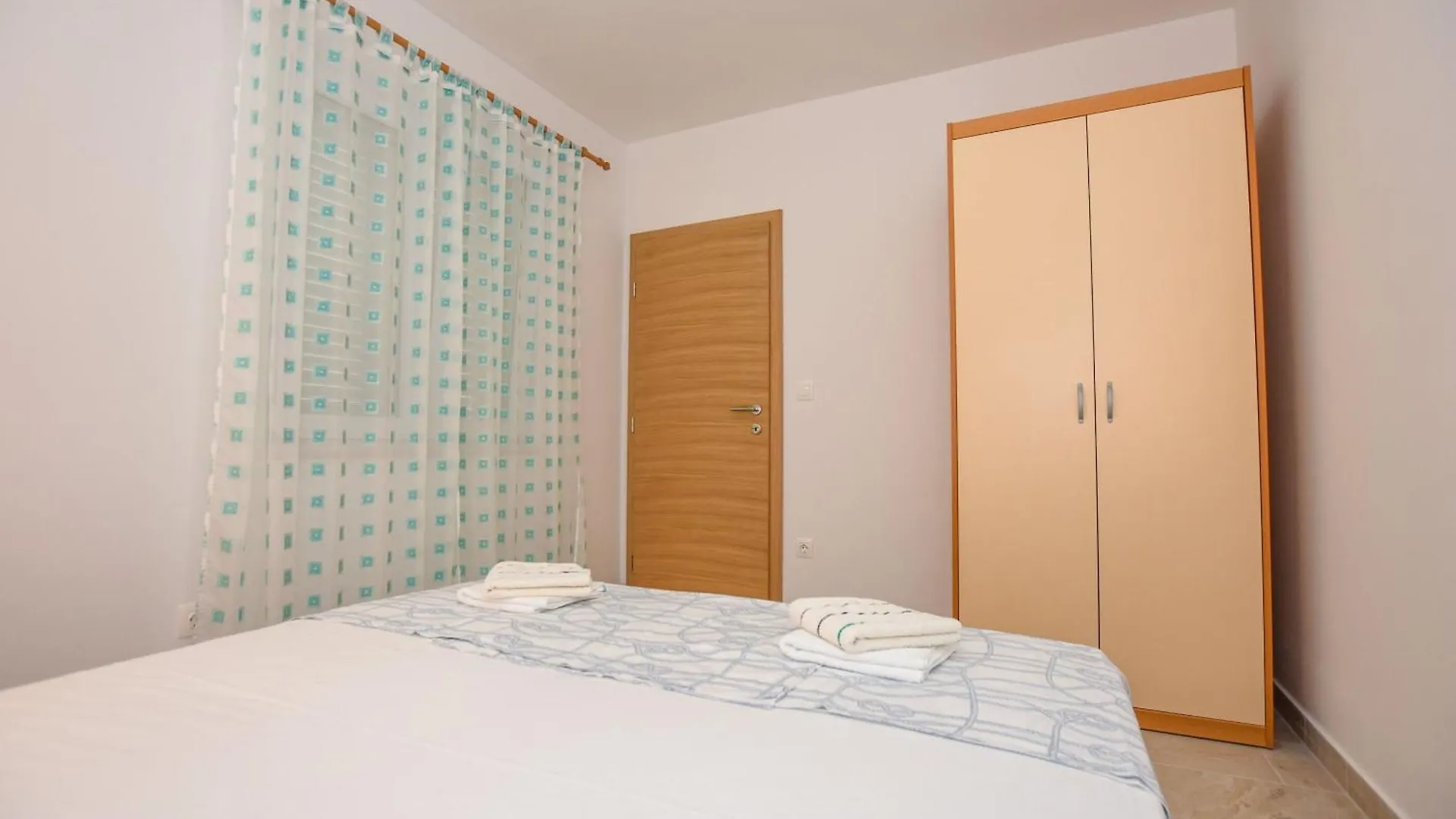 Apartments Neve - 50 M From Beach Mandre Croatia