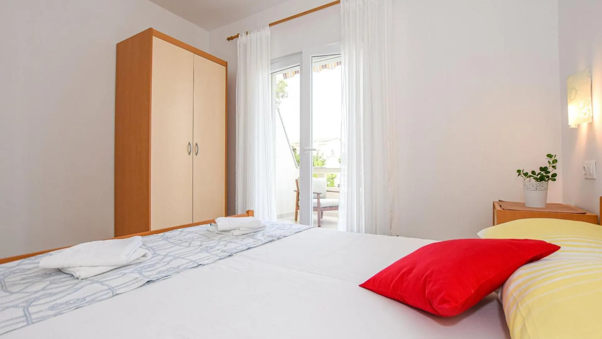 Apartments Neve - 50 M From Beach Mandre