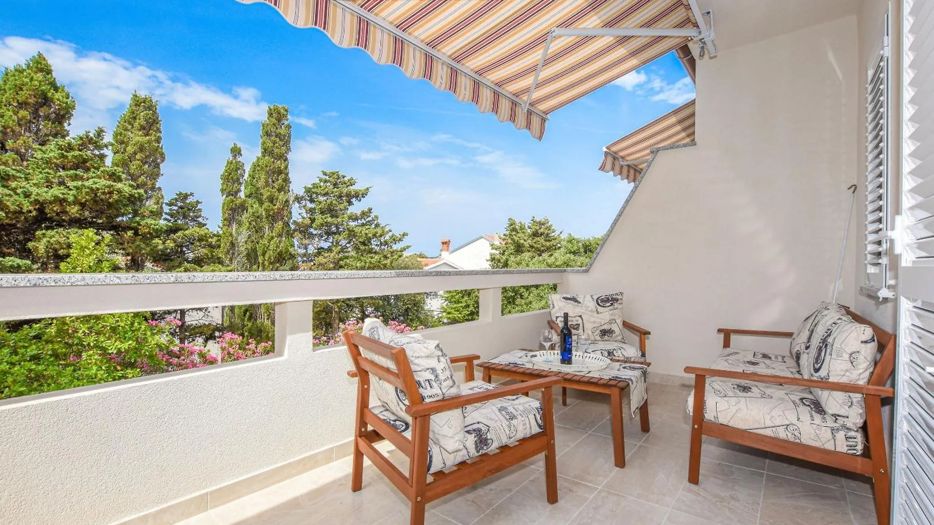 Apartments Neve - 50 M From Beach Mandre 0*,
