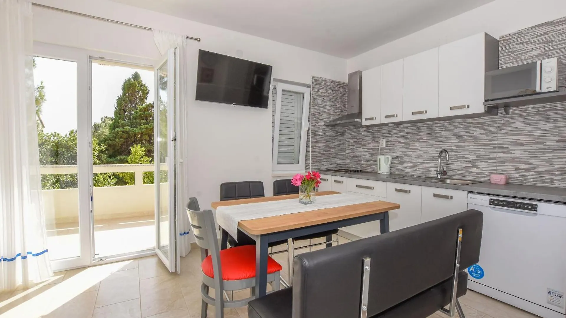 Apartments Neve - 50 M From Beach Mandre