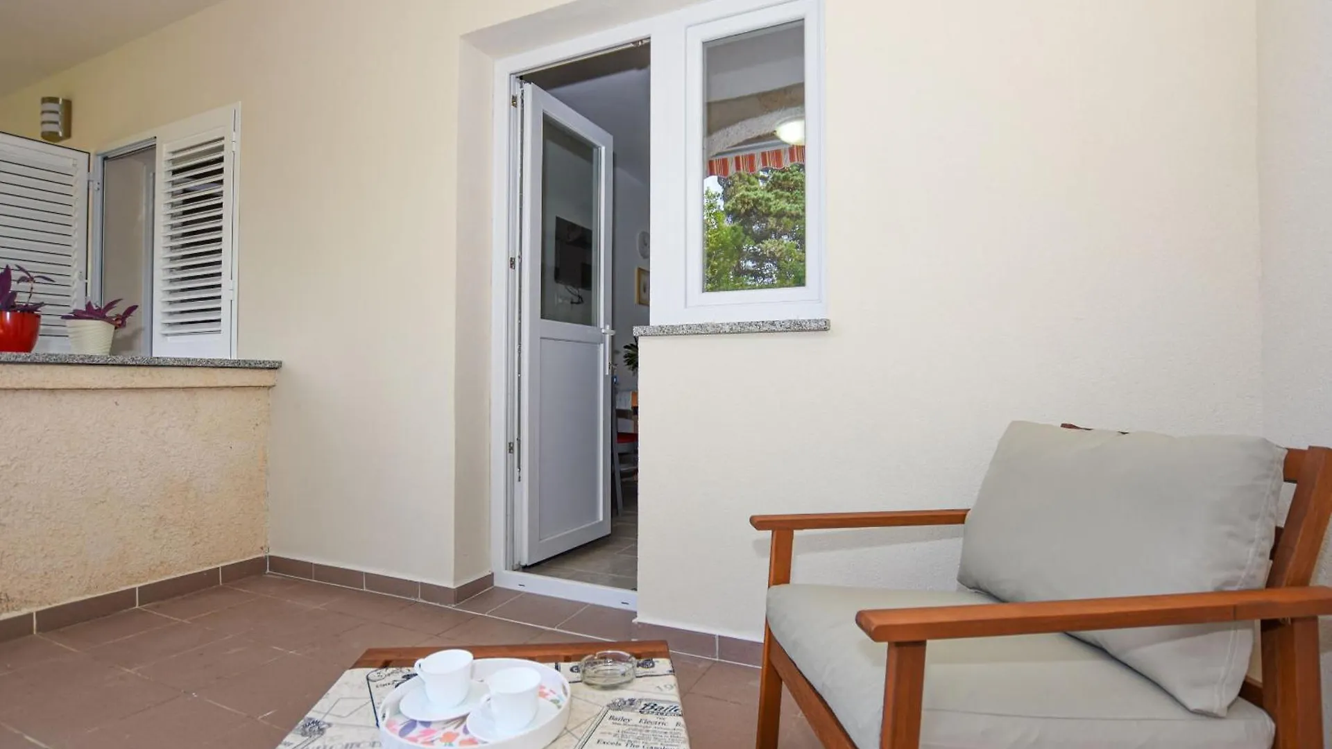 Apartments Neve - 50 M From Beach Mandre
