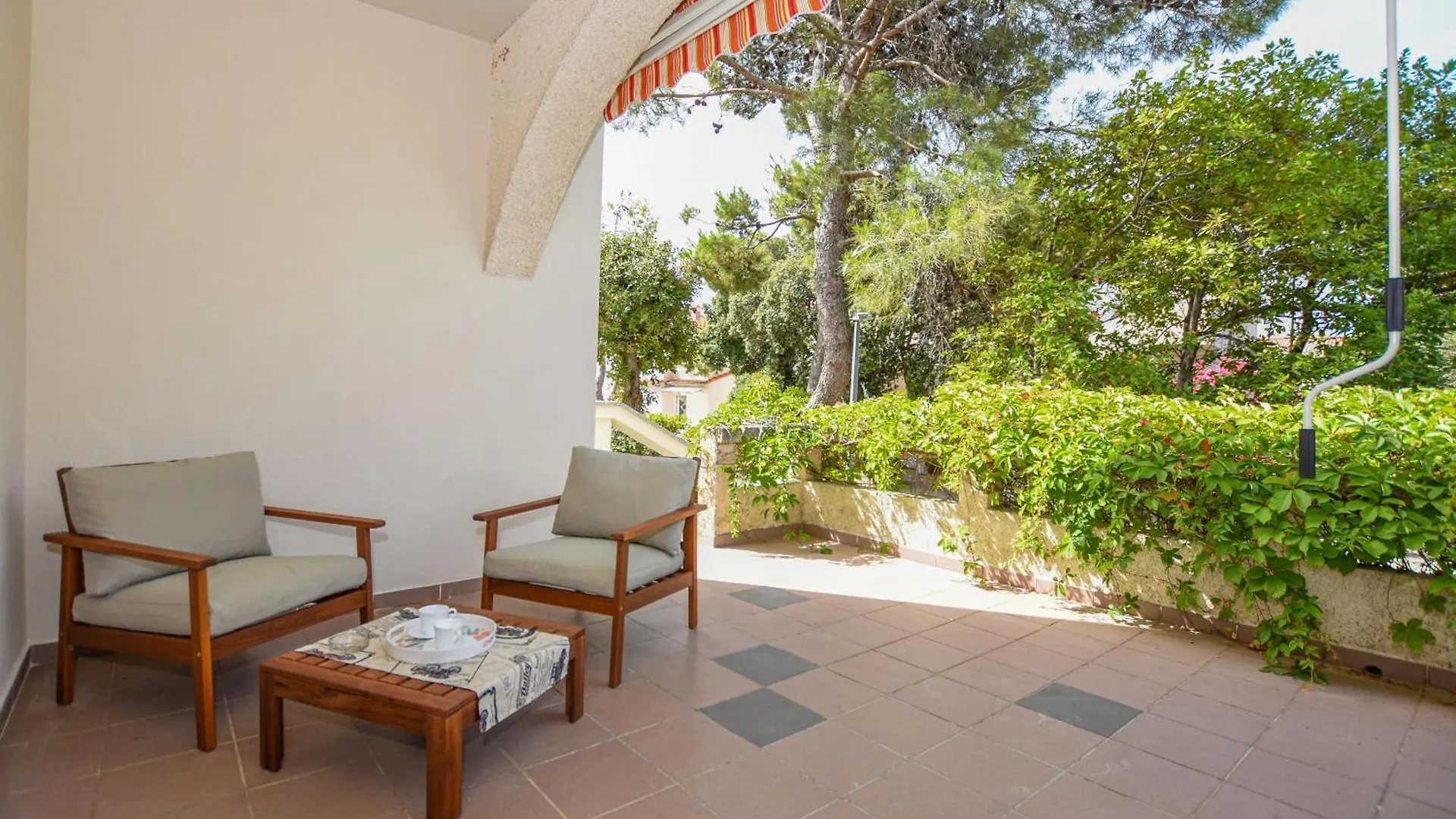 Apartments Neve - 50 M From Beach Mandre 0*,