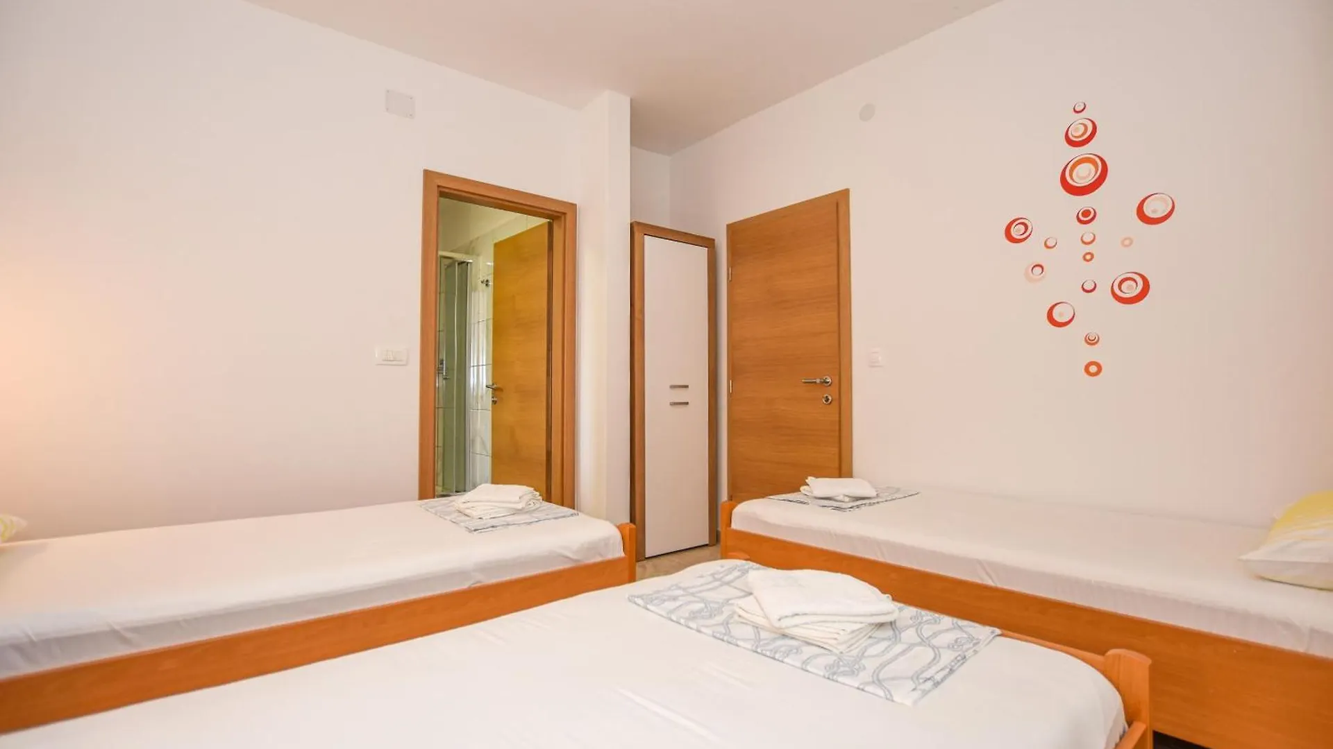 Apartments Neve - 50 M From Beach Mandre