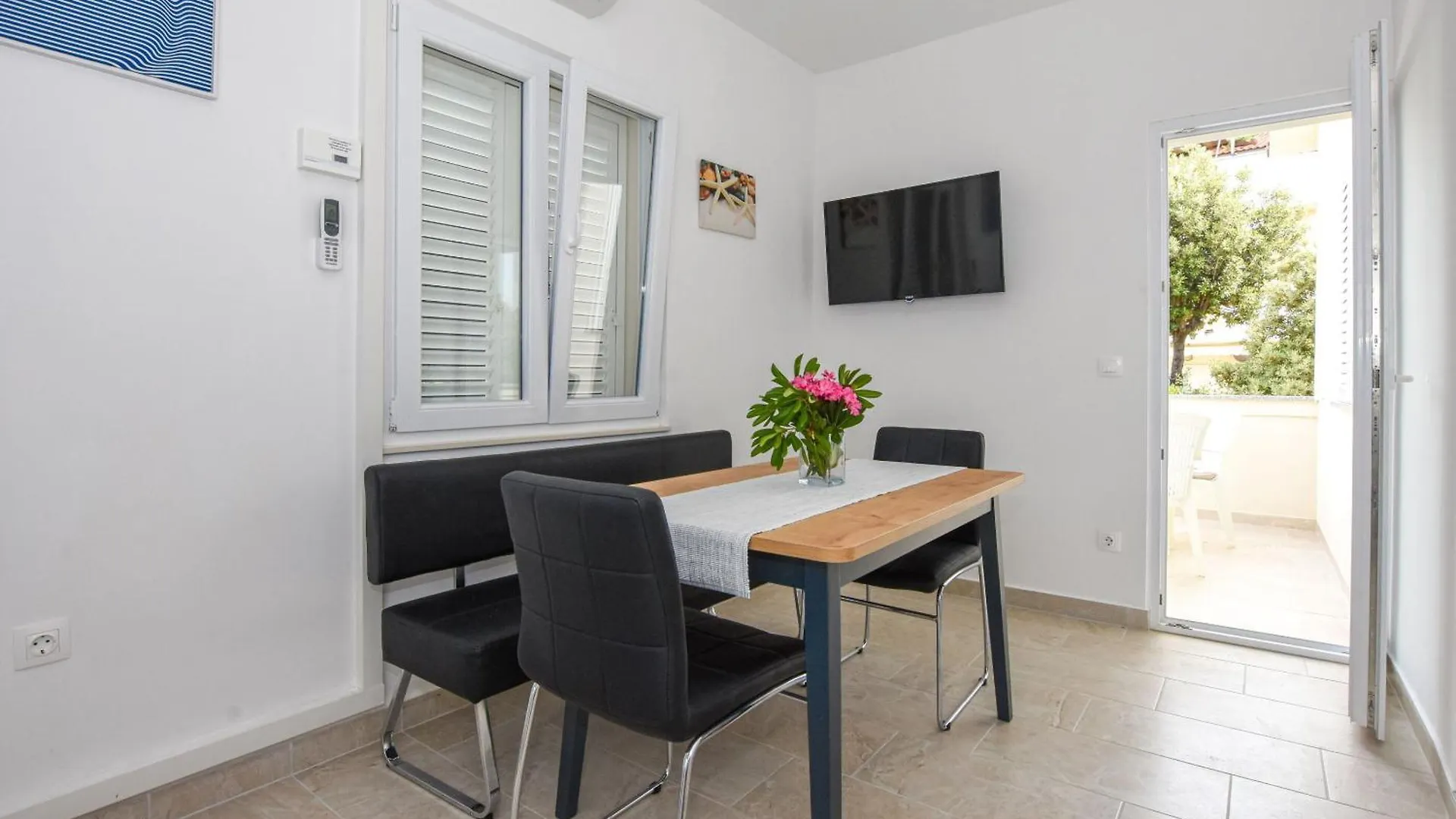 Apartments Neve - 50 M From Beach Mandre Croatia