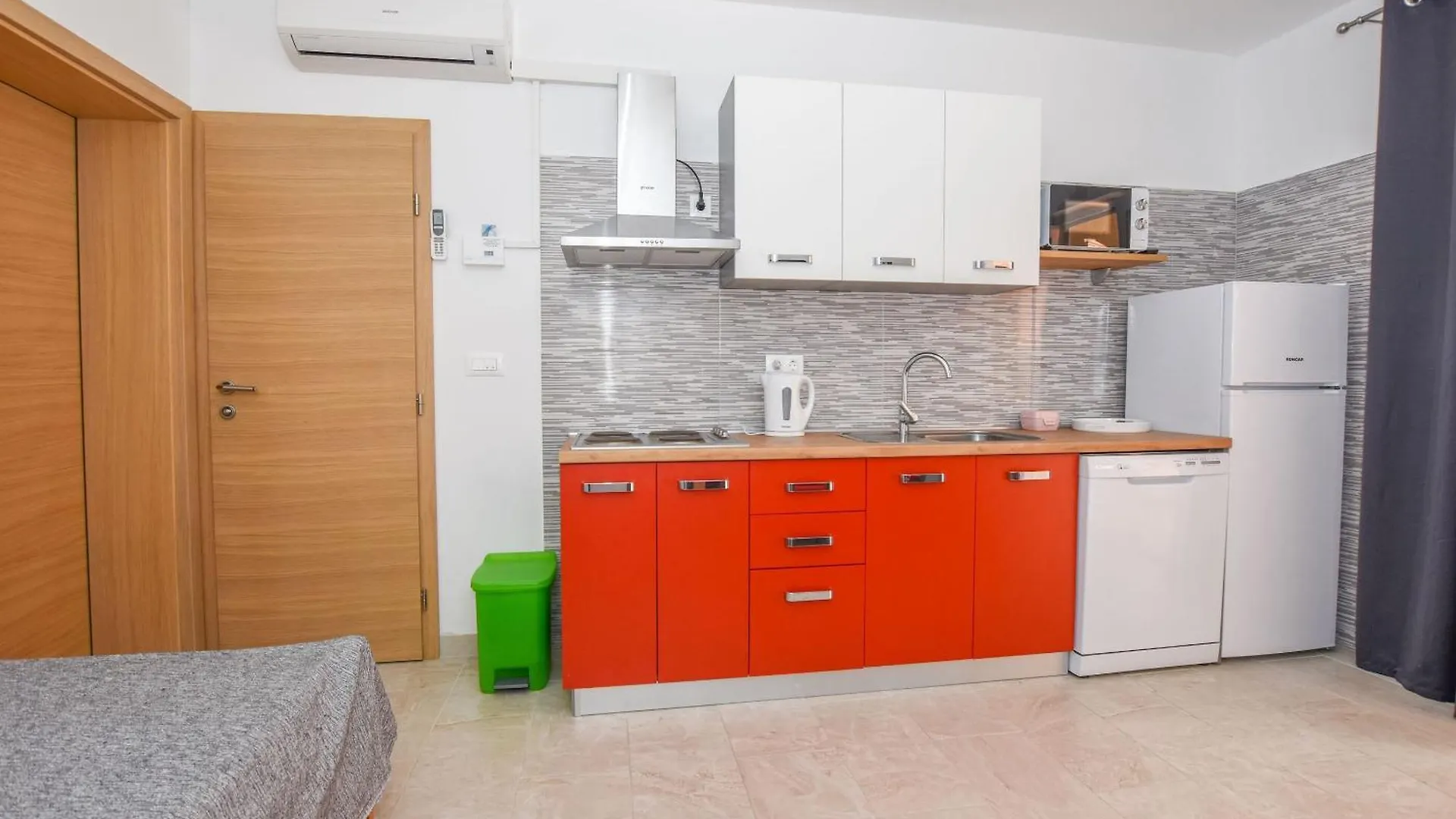 Apartments Neve - 50 M From Beach Mandre