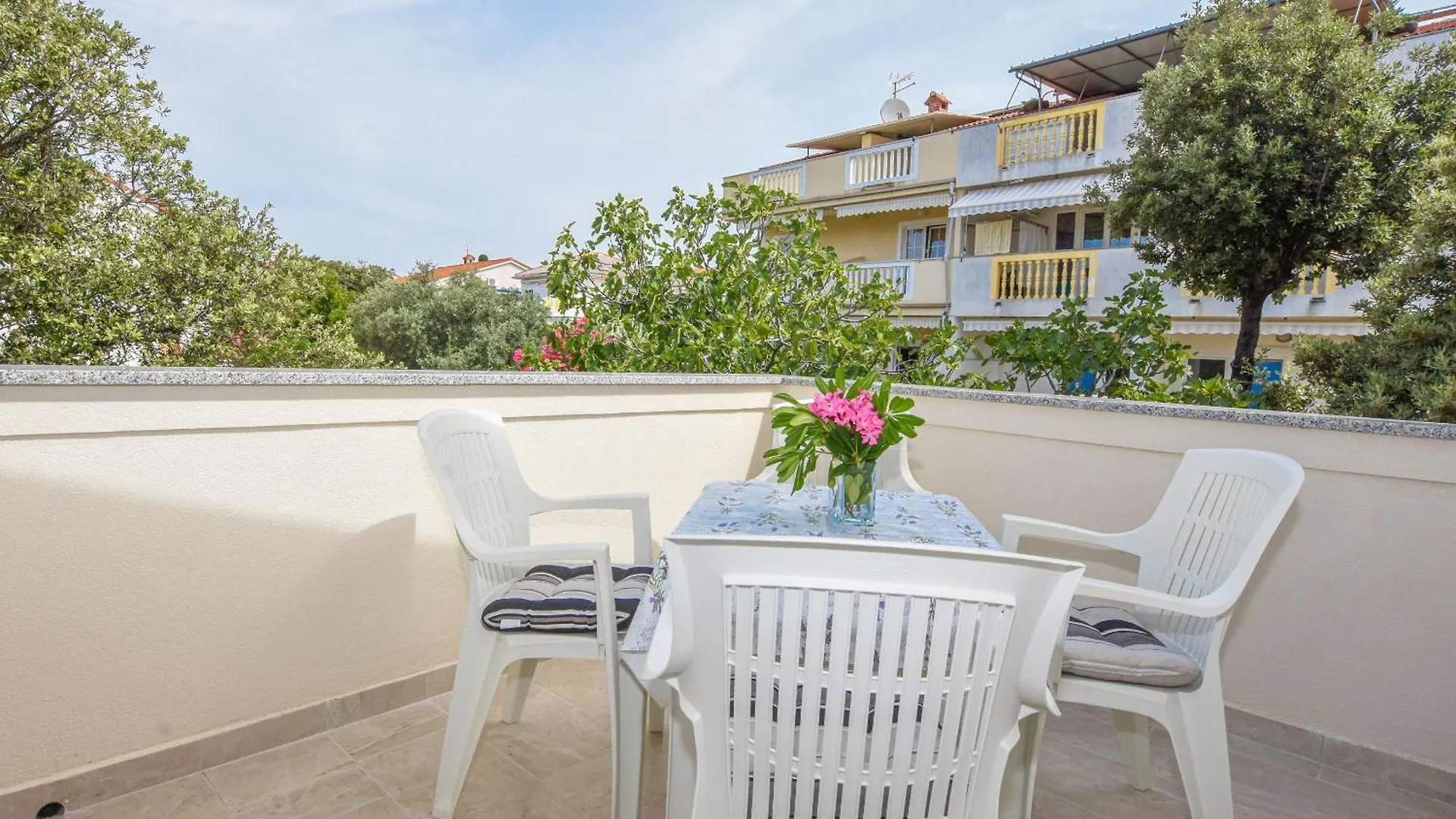 Apartments Neve - 50 M From Beach Mandre 0*,  Chorvatsko