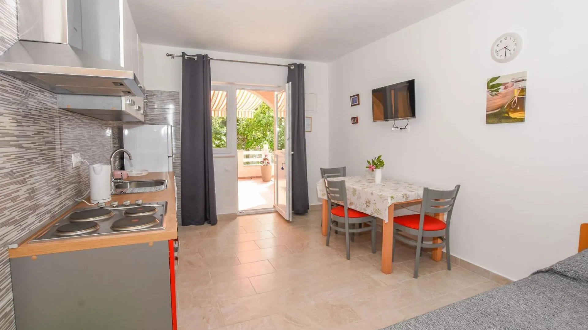 Apartments Neve - 50 M From Beach Mandre 0*,